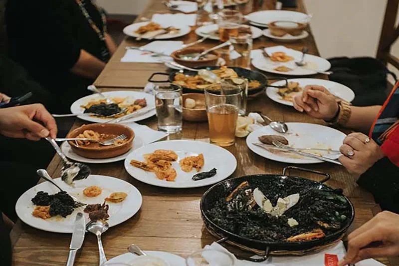 comida-paella-y-tapas